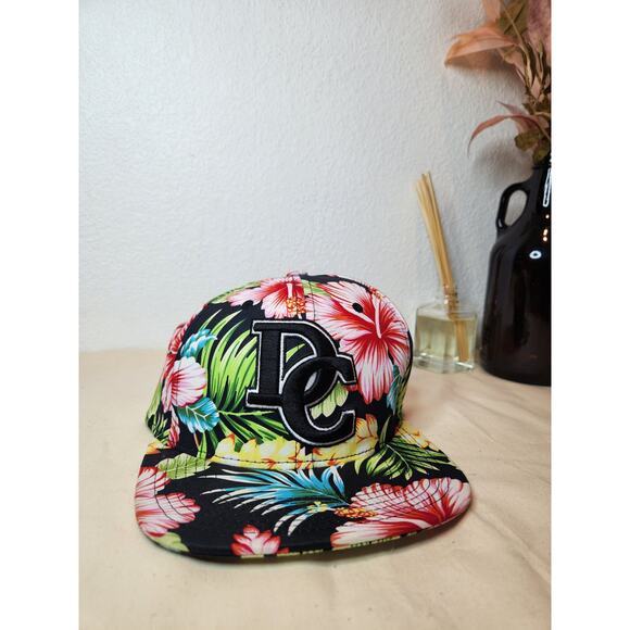 DC One Snapback Hat Tropical Floral Print Cap Adjustable Flat Bill DC Logo‎ - Picture 2 of 4